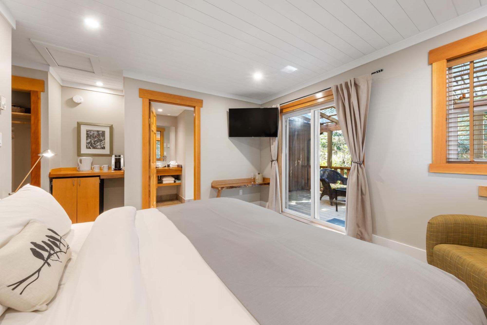 West Coast Wilderness Lodge Egmont Екстер'єр фото