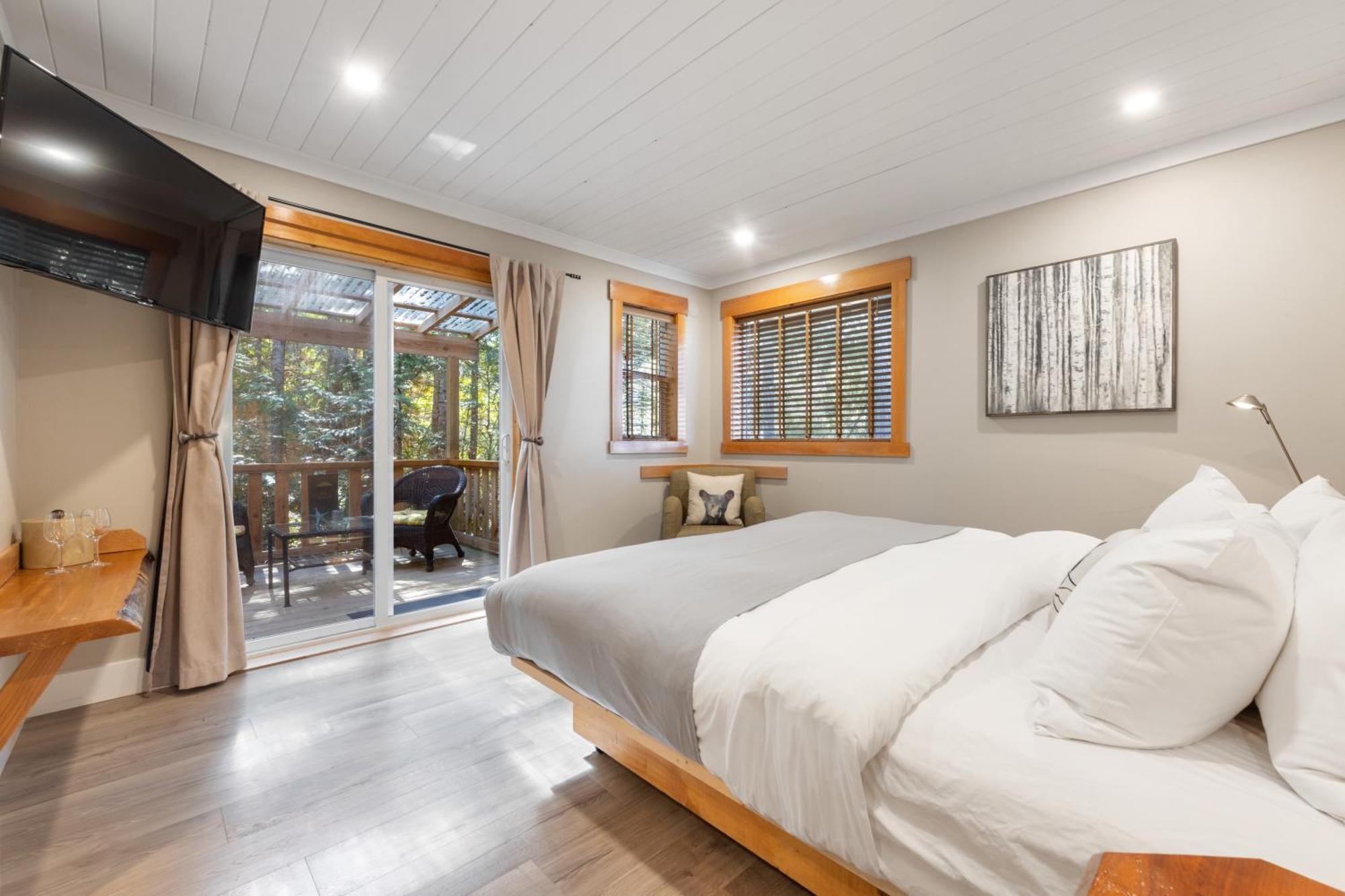 West Coast Wilderness Lodge Egmont Екстер'єр фото