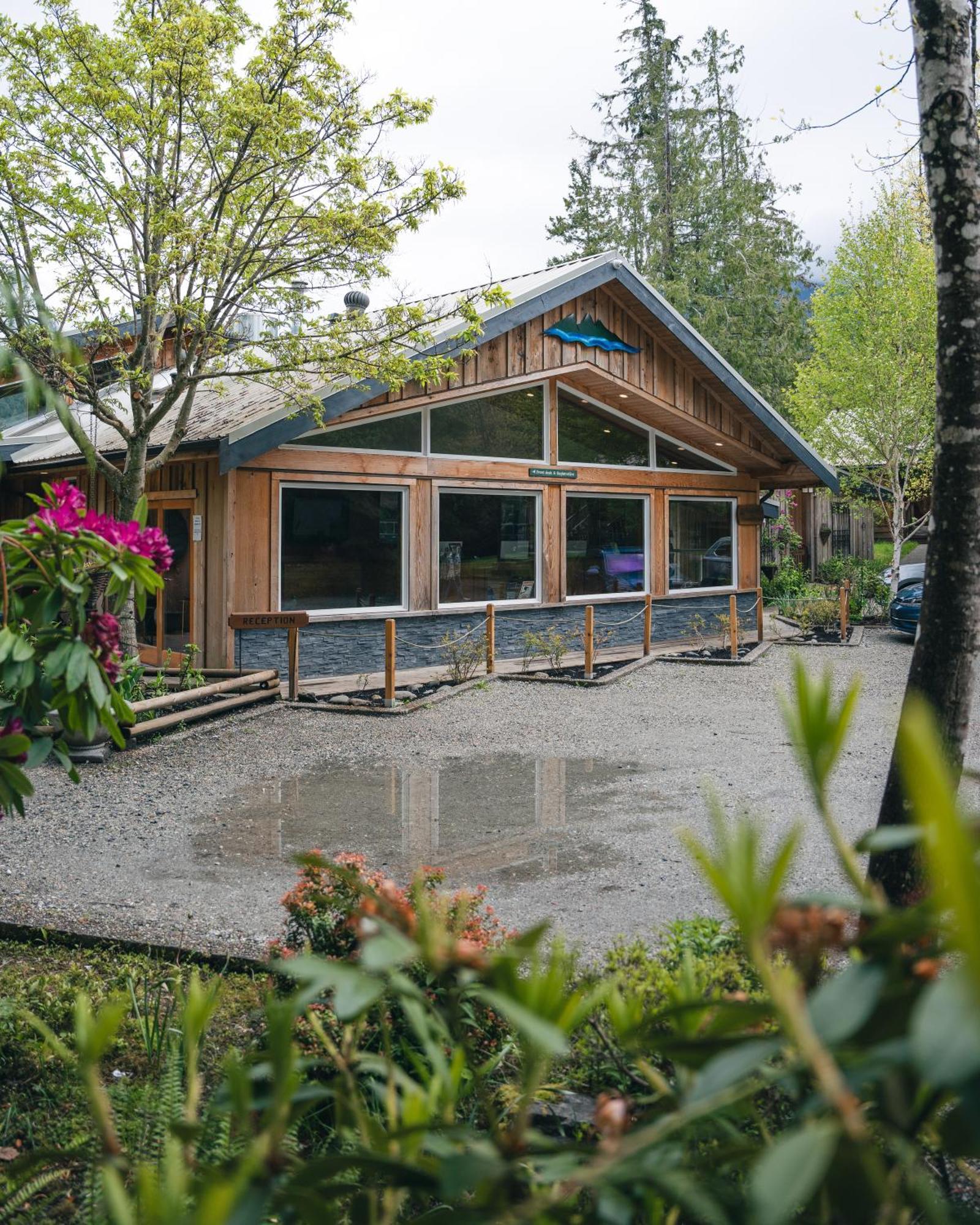 West Coast Wilderness Lodge Egmont Екстер'єр фото
